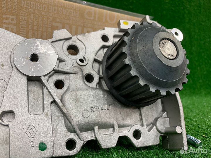 Помпа Насос водяной Лада Ларгус Рено Логан 16кл