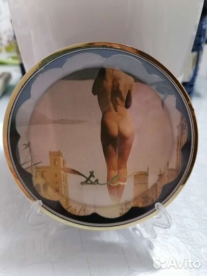 Декоративная тарелка на подставке