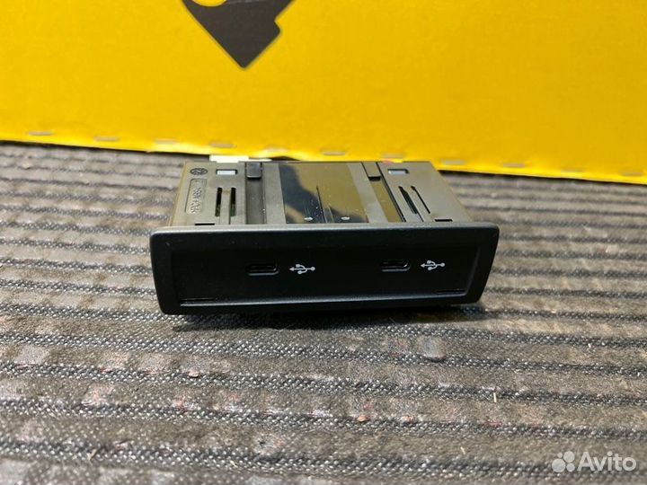 Блок USB разъемов Mercedes Benz A200 W177 282.914
