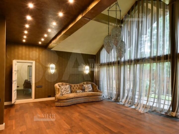 Дом 680 м² на участке 31 сот.