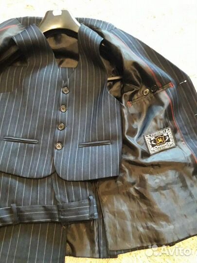 Костюм школьный тройка, брюки много