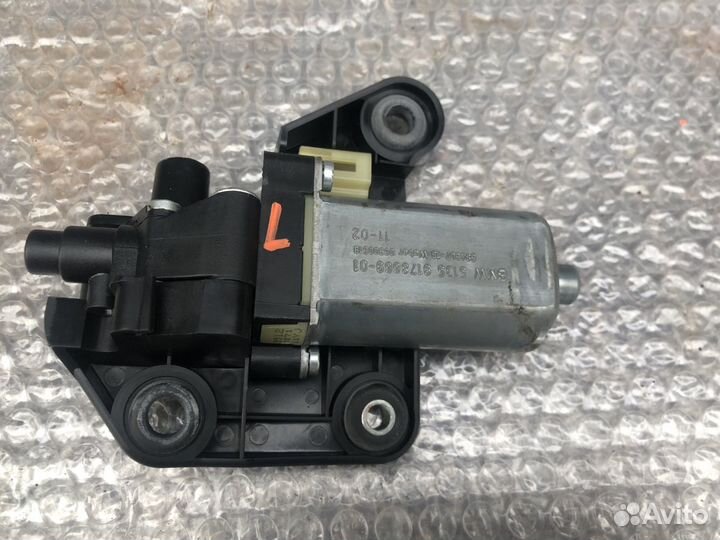 Моторчик шторки задней левый BMW 7 F01 F02 N63