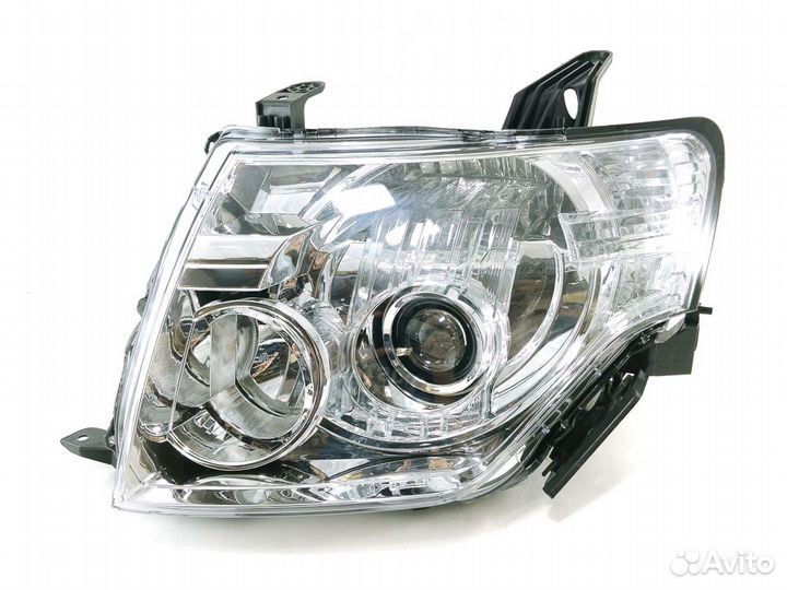 Фара левая Mitsubishi Pajero 4