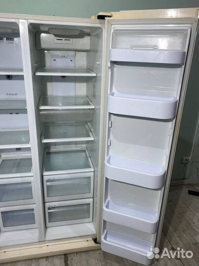 Холодильник Side by side Samsung