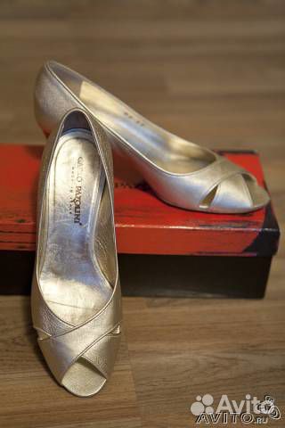 Туфли золотистые кожаные 36.5-37 р Карло Пазолини