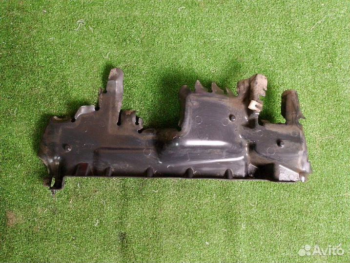 Дефлектор радиатора правый Citroen C4 B7 2012