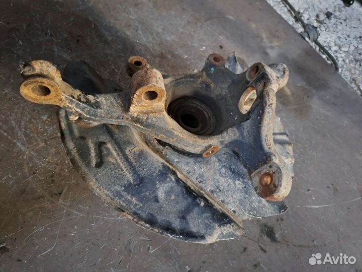 Поворотный кулак передний правый BMW Е53