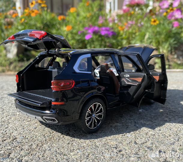 Коллекционная машинка BMW X5 M 1:24