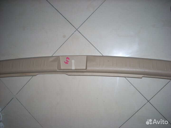 Накладка порога багажника Субару Форестер 2005г.в