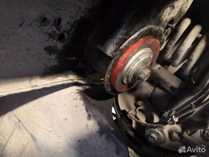 Сайлентблоки задней балки Chrysler 300C