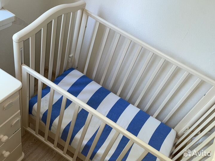 Пеленальный комод и кроватка Gandylyan