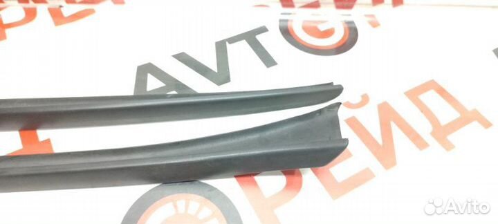 Молдинг лобового стекла Audi Q5 8R cncd 10.06.2013