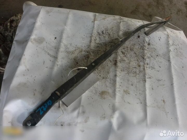 Поводок стеклоочистителя передний левый Hyundai Ge