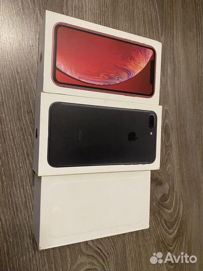 Коробки телефонов iPhone