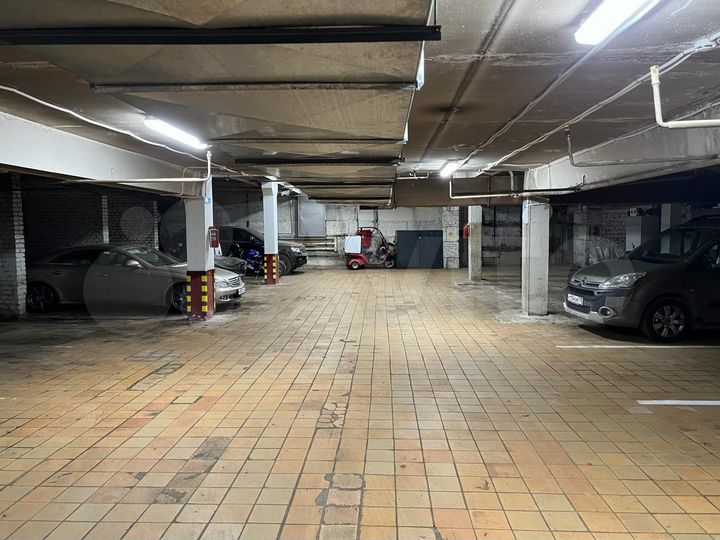 Машиноместо, 12 м²