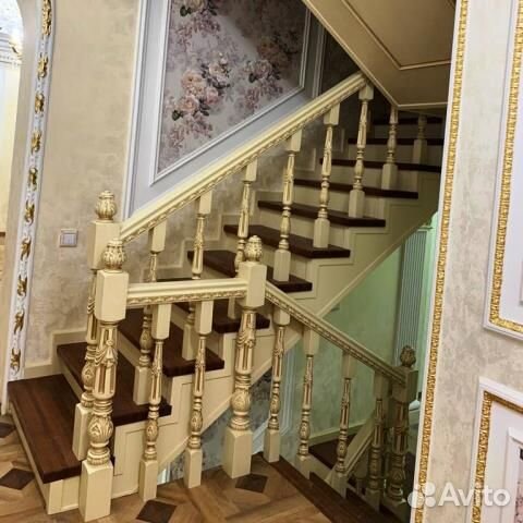 Деревянные лестницы с резными балясинами