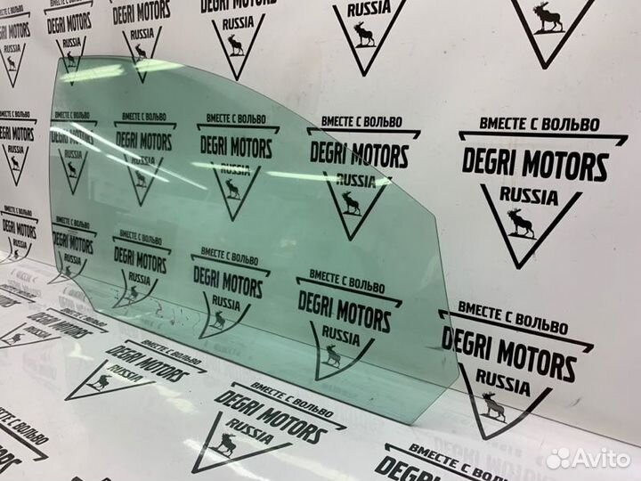 Стекло передней правой двери Volvo S40 V50 2004-12