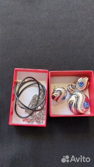 Комплект серьги и подвеска на цепочке и шнурке