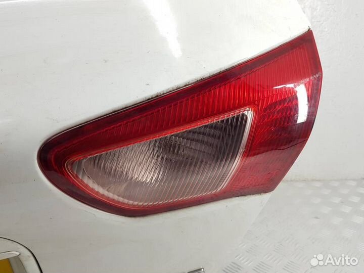 Фонарь крышки багажника правый Mitsubishi Lancer