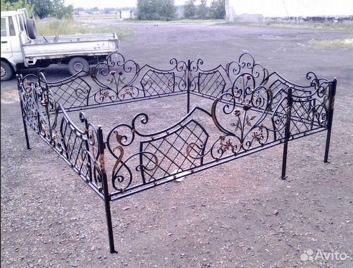 Кованые ограды. кресты. лавочки
