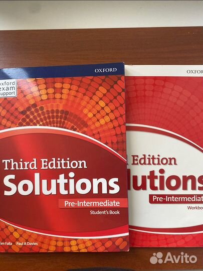 Учебник и тетрадь Solutions Pre-Intermrdiate