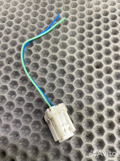 Б/У Фишка динамика (разъем ) Nissan Primera P12