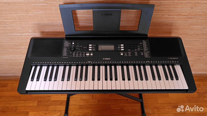 Продам синтезатор Yamaha PSR-E363