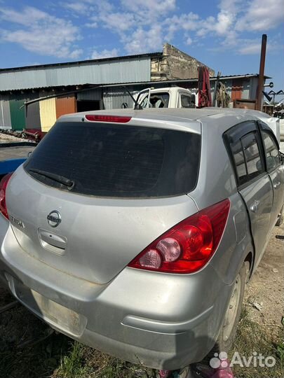 В разборке Nissan Tiida (Ниссан Тиида)