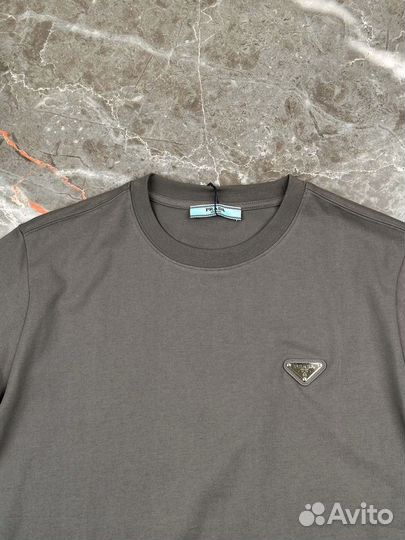 Футболка Prada