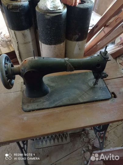 Швейная машина Зингер