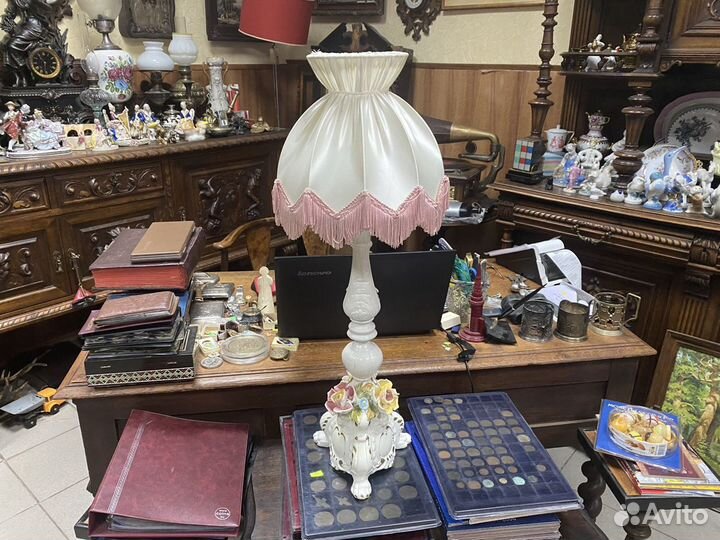 Настольная лампа с абажуром Италия