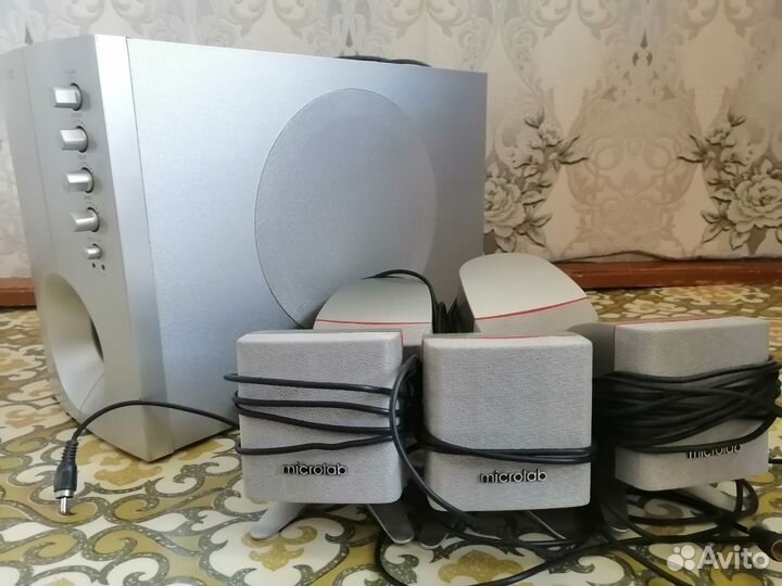 Сабвуфер и колонки microlab
