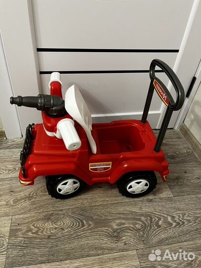 Машинка-каталка новая