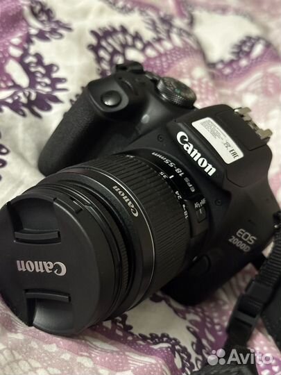 Фотоаппарат canon EOS 2000 Kit