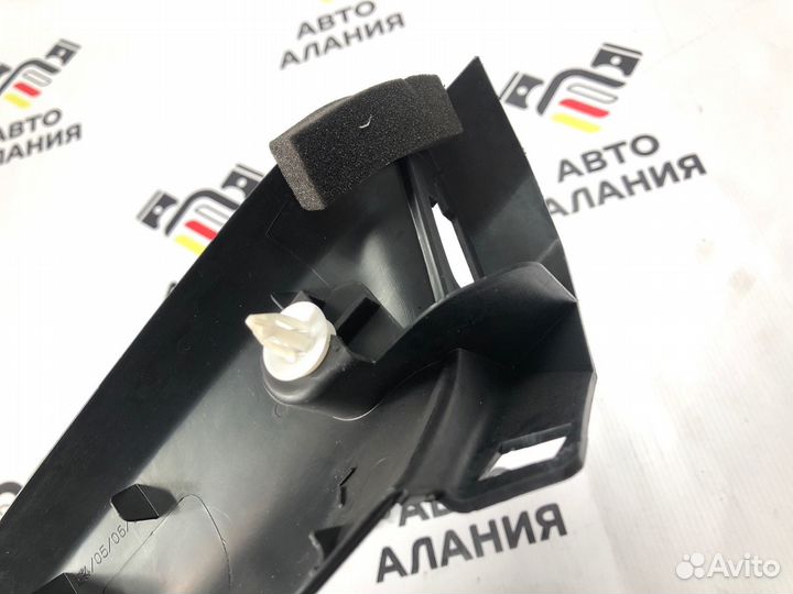 Облицовка багажной двери левая Bmw X1 E84 N20B20