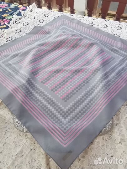 Винтажный красивый платок