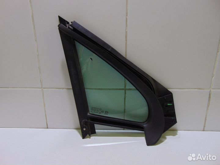 Стекло двери (форточка) переднее левое Peugeot 208