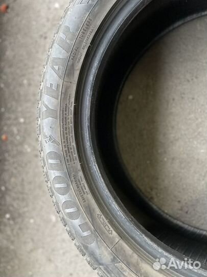 Goodyear EfficientGrip SUV 235/55 R19 105V