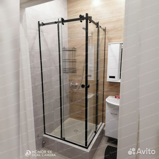 Душевой уголок из стекла 105х105