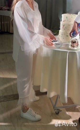 Костюм невесты с перьями