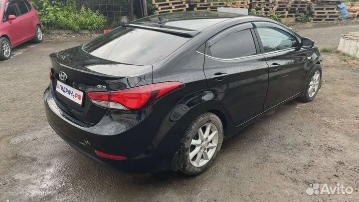 Фонарь задний внутренний правый Hyundai Elantra (MD) 92404-3X220