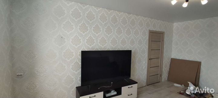 Поклейка обоев, сантехника, пол