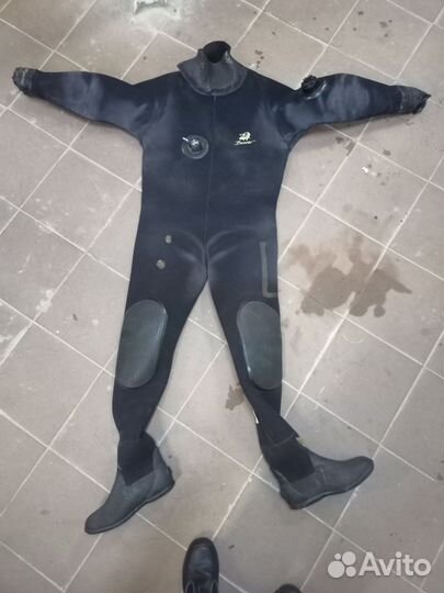 Сухой гидрокостюм