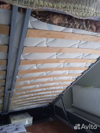 Двуспальная кровать 