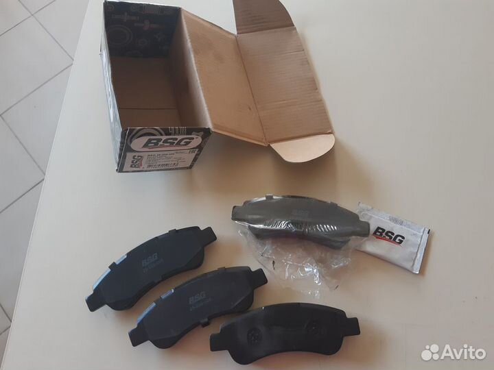 Тормозные колодки - задние BSG 25-200-006