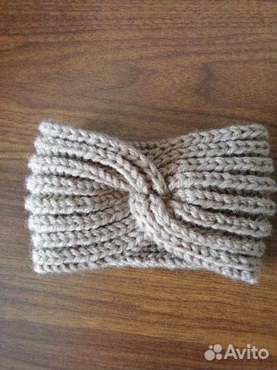 Женская вязаная повязка