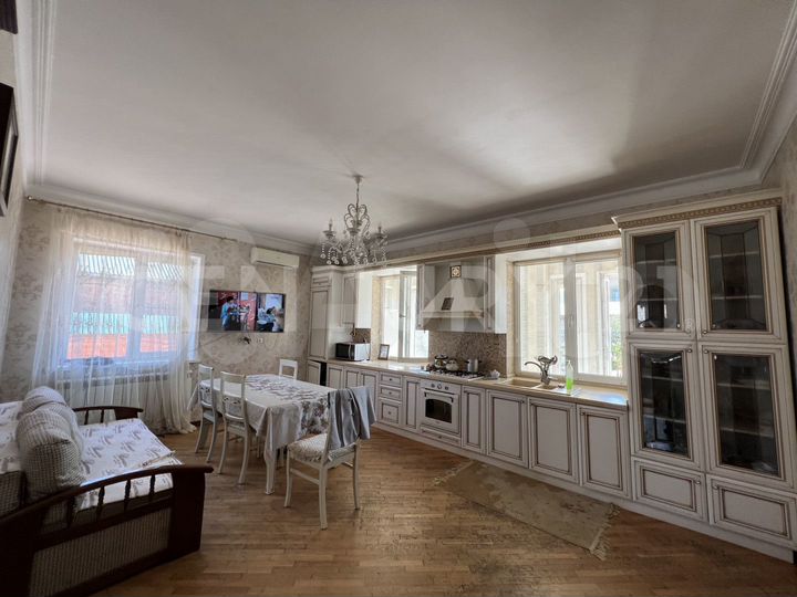 Дом 220 м² на участке 5 сот.