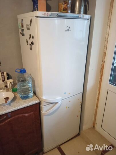 Холодильник бу indesit
