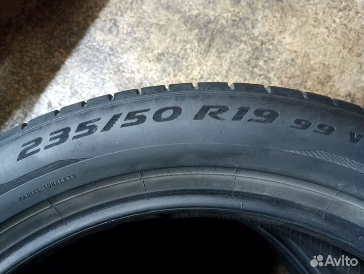 Pirelli P Zero PZ4 235/50 R19 99V