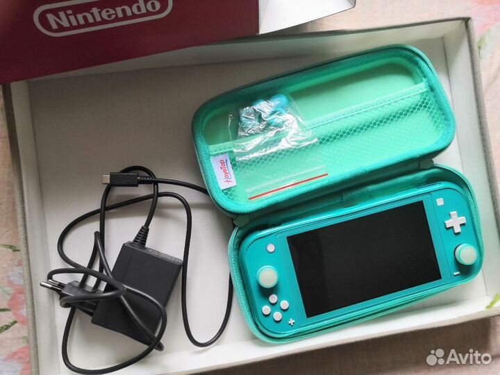 Портативная игровая консоль Nintendo Switch Lite 3